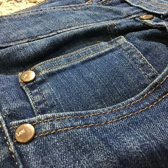 Lee Women's Jeans Size 6 Medium Straight Leg Back Pocket Flaps - Picture 10 of 13